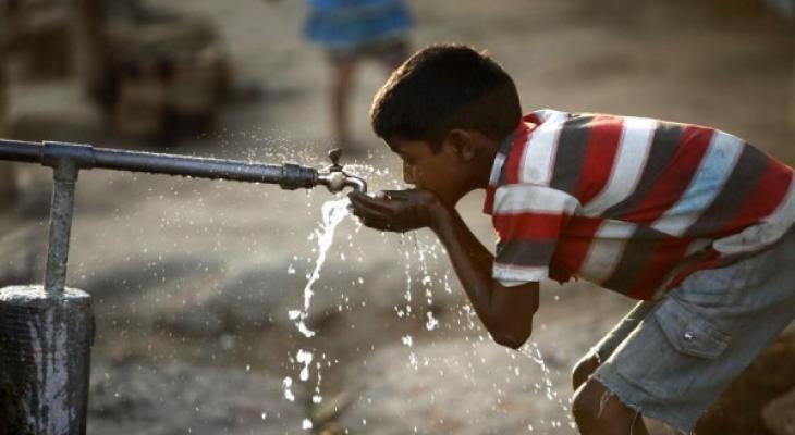 قناة عبرية تكشف النقاب عن مباحثات لإقامة مستودع مياه ضخم في غزّة