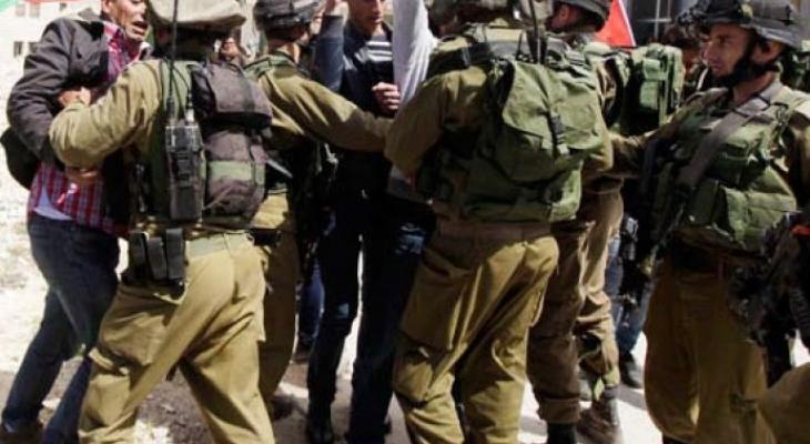 الاحتلال يعتقل 4 مواطنين من عائلة واحدة في القدس