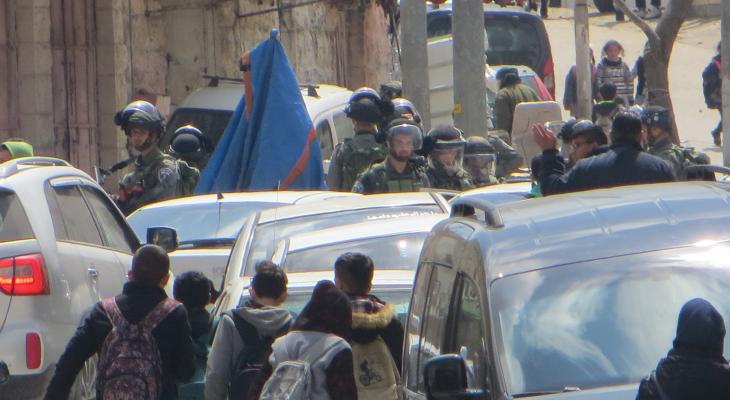 قوات الاحتلال تعتدي على طلاب مدرسة في الخليل