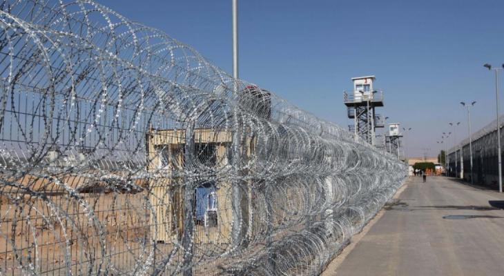 تفاقم معاناة الأسرى في سجن "النقب" بسبب الاكتظاظ 