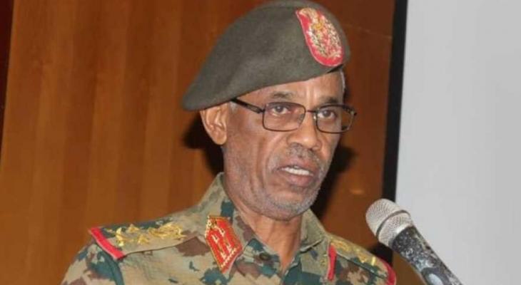 تعرّف على وزير الدفاع السوداني الذي أعلن اعتقال البشير!