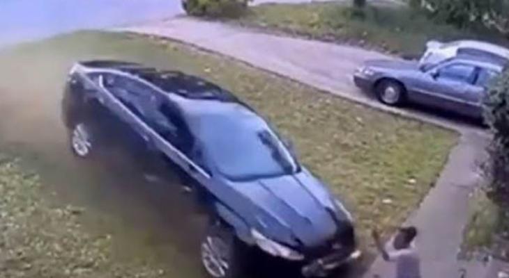 بالفيديو: معجزة حقيقية تنقذ "طفلة" دهستها سيارة بسرعة جنونية!
