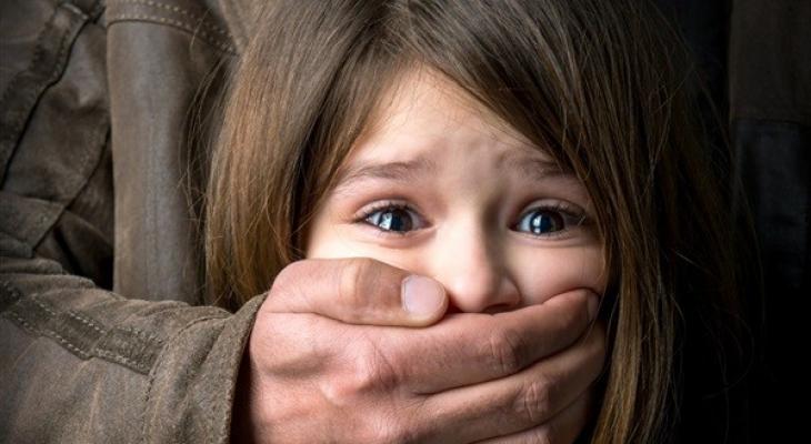 الأردن: أب يغتصب "طفلته" ويهددها بقطع "رأسها"