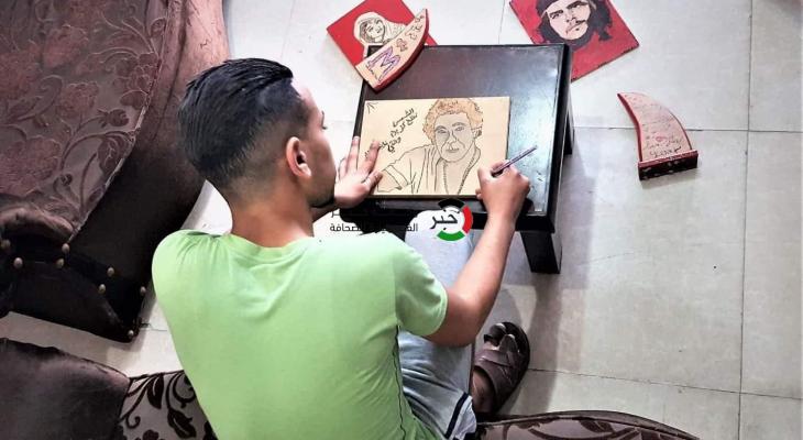 بالصور: شاب غزّي يُنمي موهبته الفنية ويتخذها مصدراً للرزق