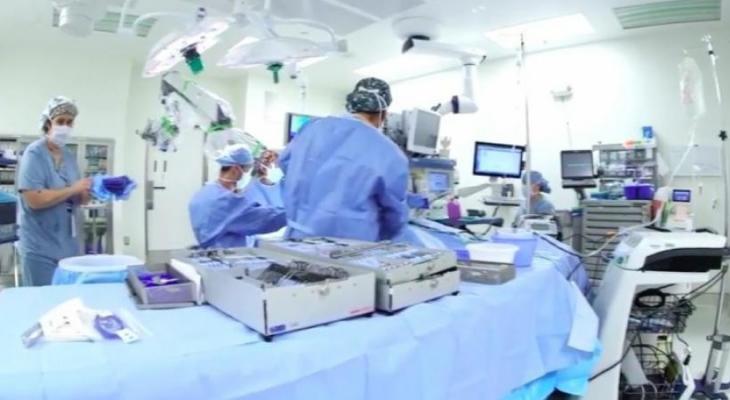 بالفيديو:  عملية جراحية في مصر "غير مسبوقة" لجنين برحم أمه