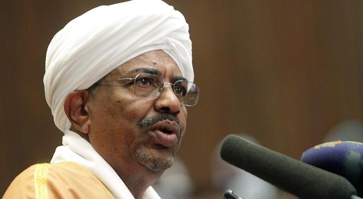 القوات المسلحة السودانية تعتقل "البشير" وتُعلن تعطيل الدستور وحل المجلس الوطني
