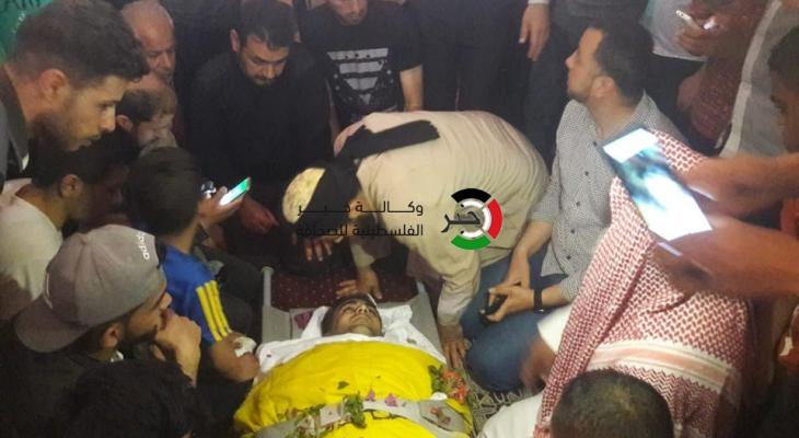 بالصور: جماهير رفح تشيع جثامين 3 شهداء ارتقوا خلال قصف اسرائيلي أمس