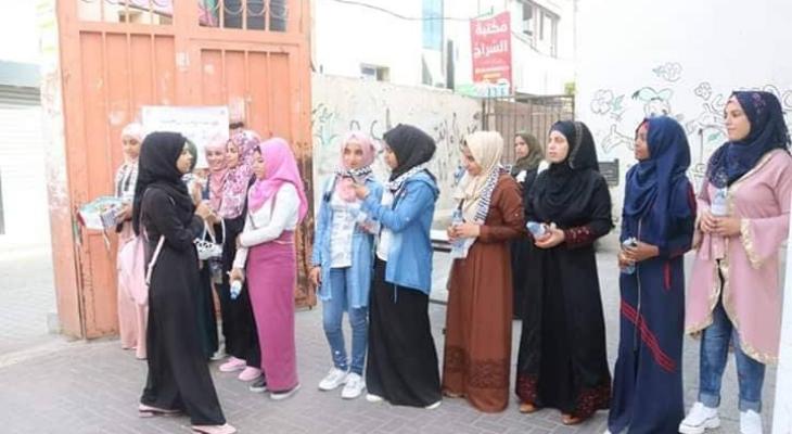 صور: الشبيبة الفتحاوية تستقبل طلبة الثانوية العامة في مدارس قطاع غزة