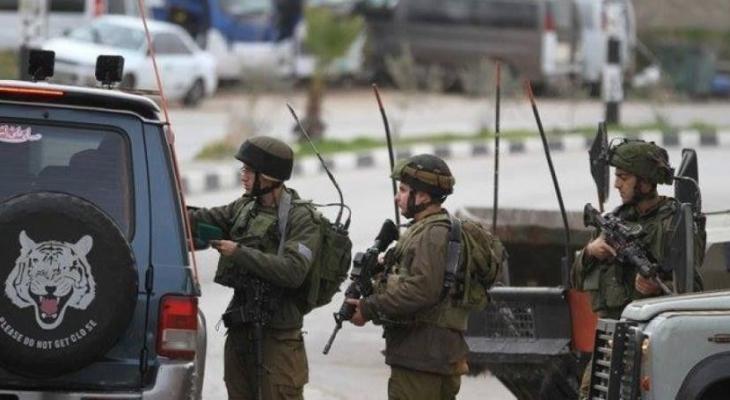 القدس: الاحتلال يعتقل 3 مواطنين من بلدة جبل المكبر