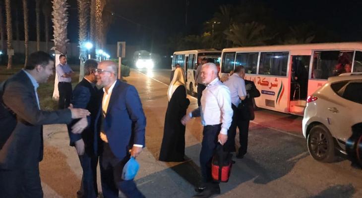 بالصور: وصول قافلة أميال من الابتسامات "37" إلى غزّة عبر معبر رفح