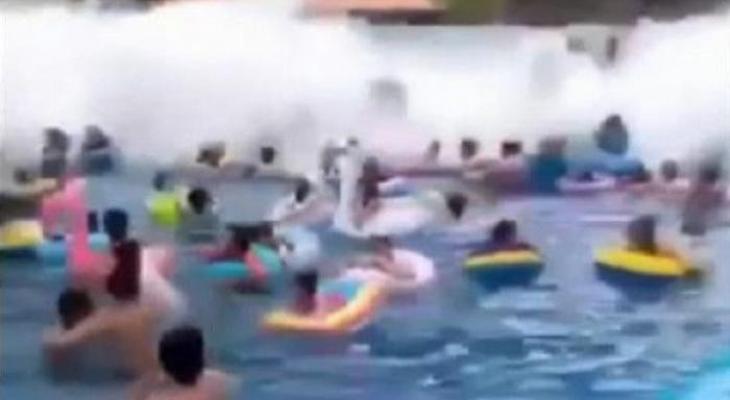 بالفيديو: عشرات الإصابات في "تسونامي المسبح" بالصين