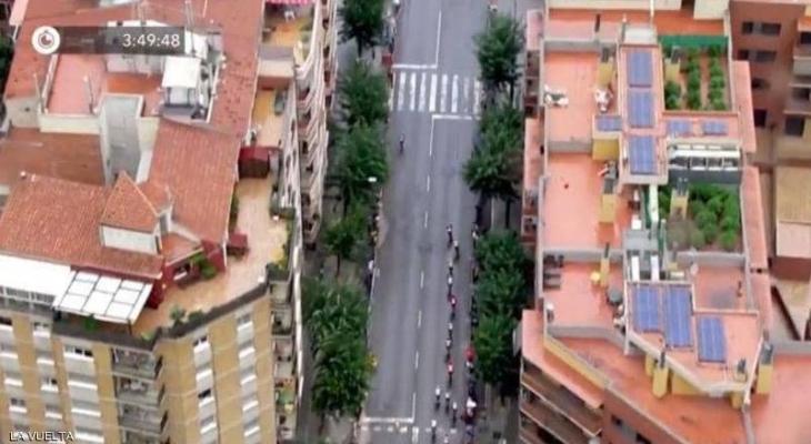 بالصدفة البحتة: سباق دراجات يكشف "جريمة" فوق سطح مبنى