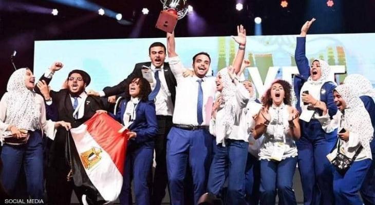 فريق "جامعة مصرية" يفوز بكأس العالم للمبادرات الشبابية