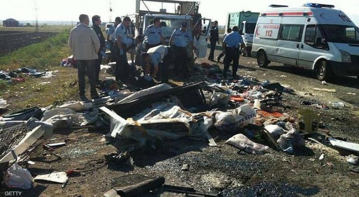 مقتل 6 أشخاص وإصابة 27 آخرين إثر انقلاب شاحنة تقل مهاجرين جنوبي تركيا