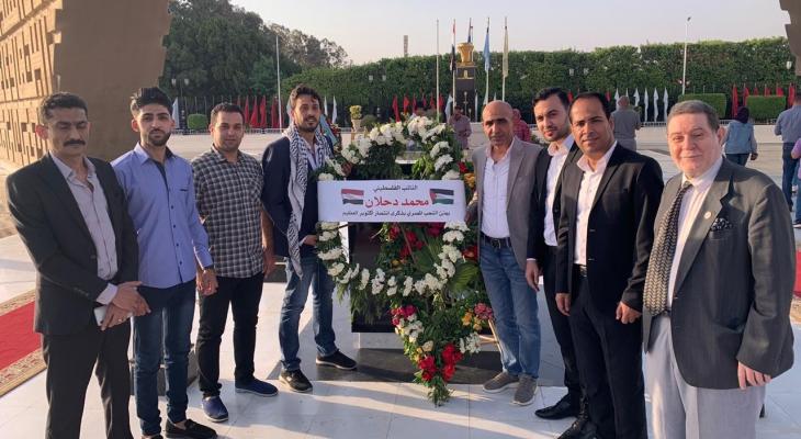 بالصور: وفد من التيار الإصلاحي يضع إكليلاً من الزهور على نصب تذكاري في مصر