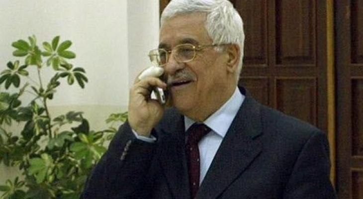 الرئيس عباس يهاتف