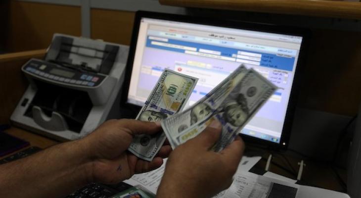 صحيفة عبرية تكشف موعد وصول الحردان لغزة وبدء صرف منحة 100 دولار القطرية