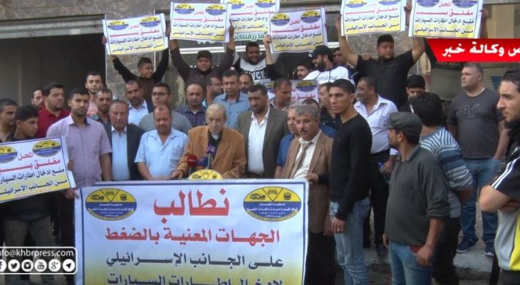 بالفيديو: تجار إطارات السيارات يُغلقون محلاتهم في غزّة احتجاجاً على منع إدخالها