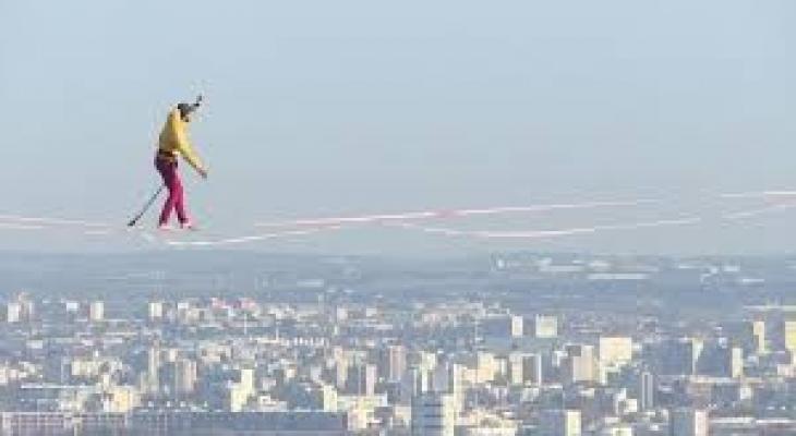 بالفيديو: "رجل الحبال" يحبس الأنفاس بفيديو جديد على ارتفاع 150 مترا