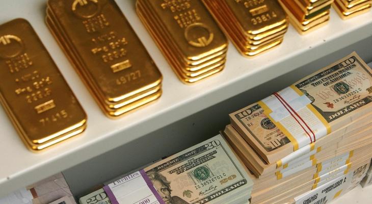 الذهب: يستقر مع تراجع "الدولار" الأميركي