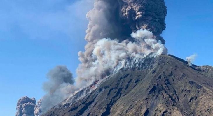 كم بلغت حصيلة ضحايا بركان سيميرو في إندونيسيا؟