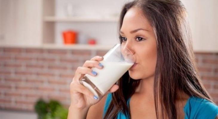 بالفيديو: علماء يكشفون العلاقة شرب "الحليب" والمرض "السرطان"