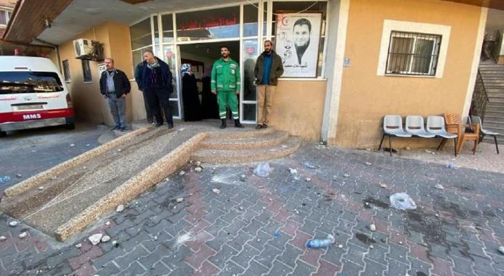 شاهد: إصابات إثر مواجهات مع الشرطة في محيط المستشفى الجزائري بخانيونس