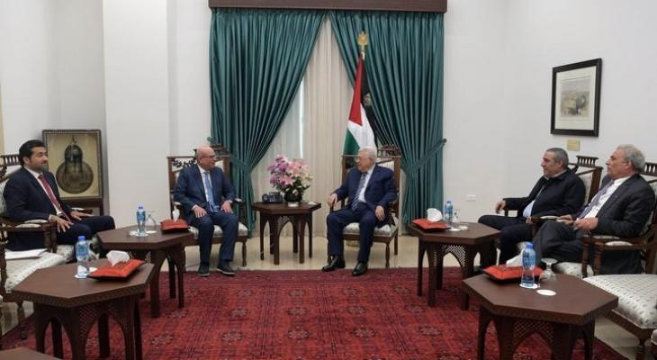 الرئيس عباس يلتقي بالسفير العمادي في رام الله