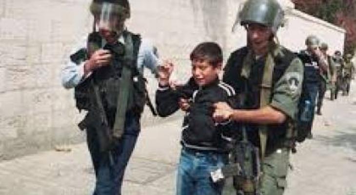 الاحتلال يعتدي بالضرب على طفل خلال اعتقاله قرب باب العامود