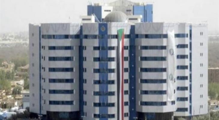 السودان: يحل مجالس إدارات "البنك المركزي" و11 بنكا