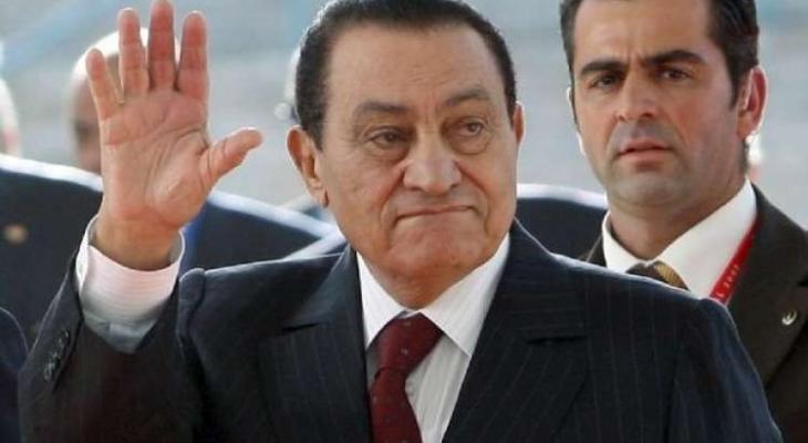 شاهد: اللحظات الأخيرة للراحل مبارك قبل تنحيه عن رئاسة مصر