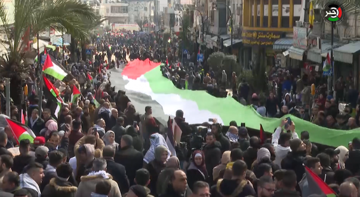 بالفيديو والصور: الآلاف يحتشدون في مهرجان مركزي رافض لـ"صفقة القرن" برام الله