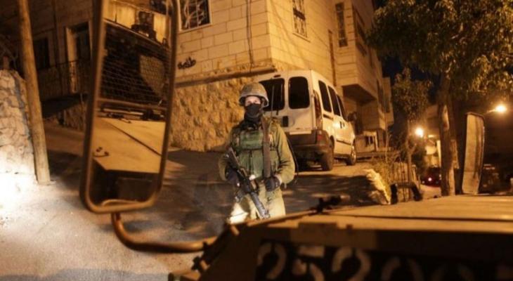 الإعلام العبري يزعم استشهاد فلسطيني برصاص الاحتلال قرب رام الله