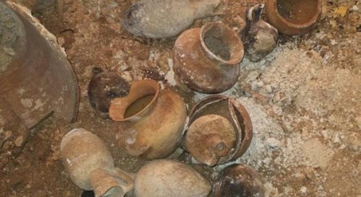 شاهد: اكتشاف مقبرة أثرية تعود للعصر البرونزي في بيت لحم