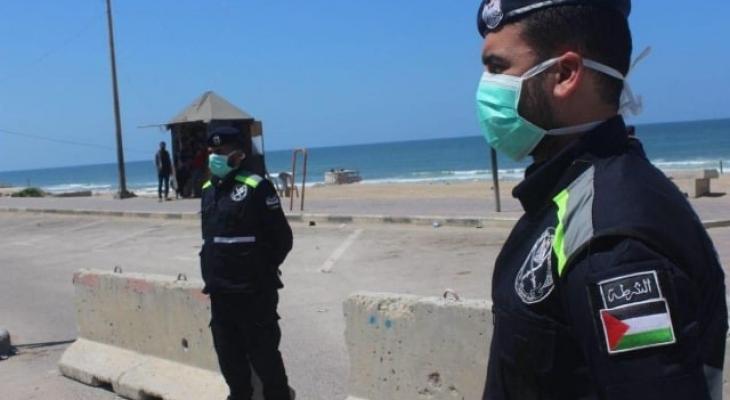 شاهد: عناصر الشرطة تنتشر على شارع بحر غزّة لتطبيق قرار الإغلاق