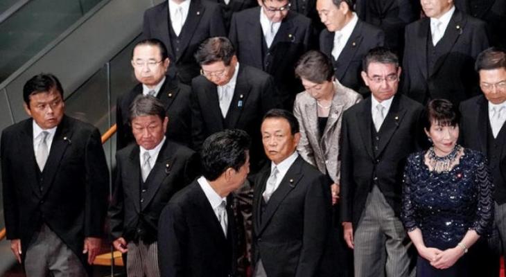 شاهدوا: رئيس الوزراء "الياباني" يثير غضب "اليابانيين" على تويتر بدعوة "خليك بالبيت"