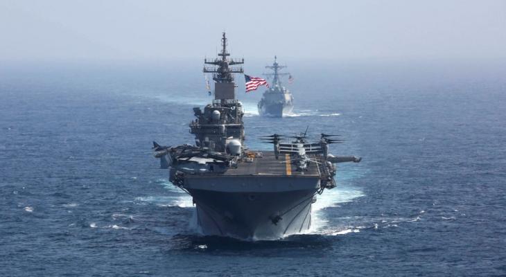 البحرية الأمريكية تكشف عن حدث خطير خلال مناورة للسفن الإيرانية في بحر العرب