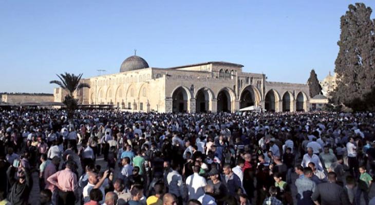 60 ألف مصلٍ يؤدون صلاة الجمعة الثانية من شهر رمضان بالمسجد الأقصى