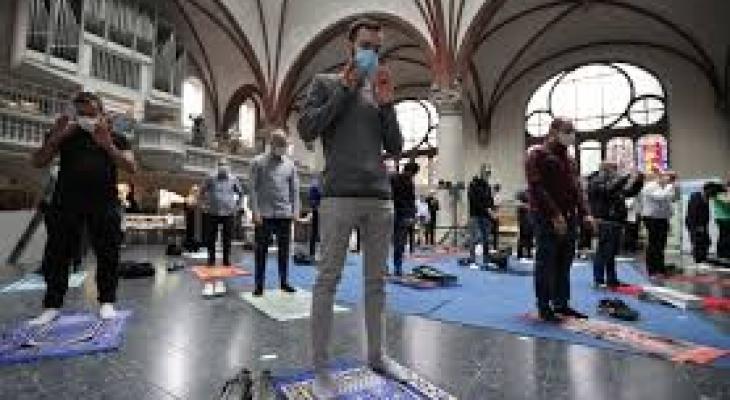 بالصور: بسبب "فيروس كورونا" كنيسة ألمانية تستضيف صلوات المسلمين