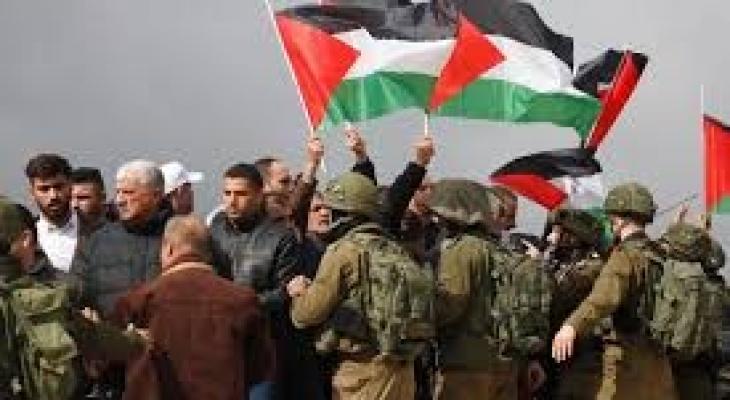 اشتباك المواطنين مع جنود الاحتلال