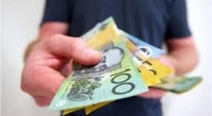 بالصور: رجل "استرالي" شارك في "اليانصيب" 40 عاما بنفس الأرقام وأصبح ثريا