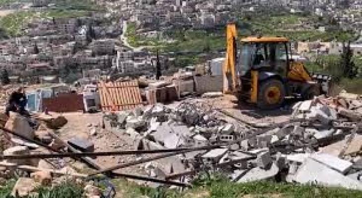 الاحتلال يهدم مسكنين في قرية بيرين شرق الخليل