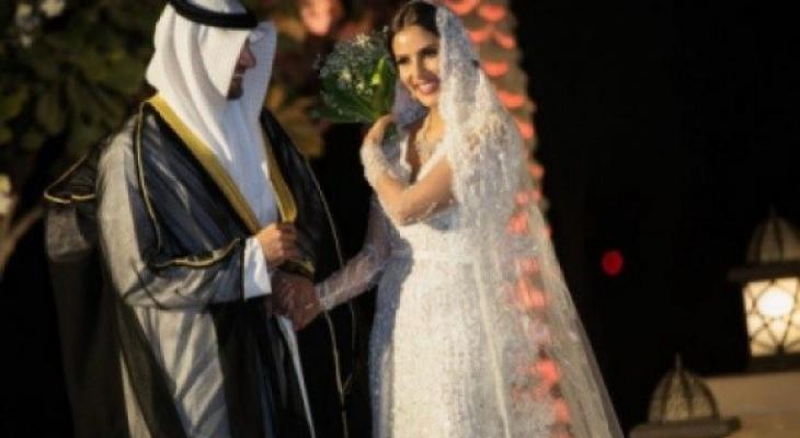 شاهدوا: حتى لا يؤخر عرسها "سعودي" مصاب بـ"فيروس كورونا" يعقد قران ابنته من الشرفة