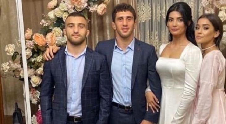 بالفيديو: مصارع "روسي" معروف يطرد "عروسه" من حفل الزفاف