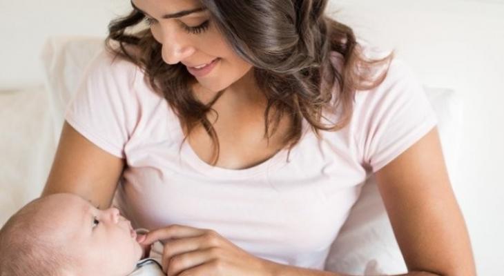 بالفيديو: اليكِ "سيدتي" تأثير تناول الأم للكافيين على الطفل أثناء الرضاعة
