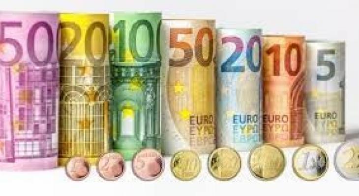 اليورو يحقق "اختراقا" بمواجهة الدولار.. قبل تراجع سريع