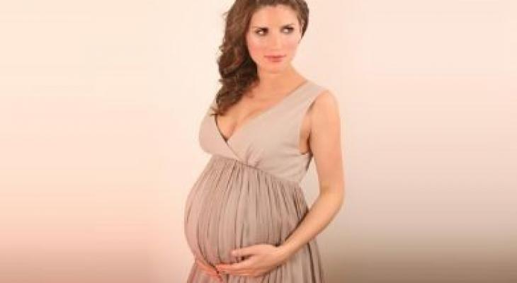 بالفيديو: اليكِ "سيدتي" الحامل كيف تبرزين أناقتك
