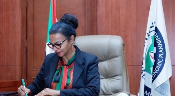 وزيرة المالية "السودانية" سيتم صياغة قوانين جديدة للاستثمار