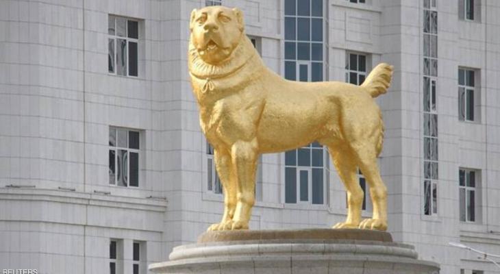 شاهدوا: دولة آسيوية تكرّم كلبا بتمثال ذهبي