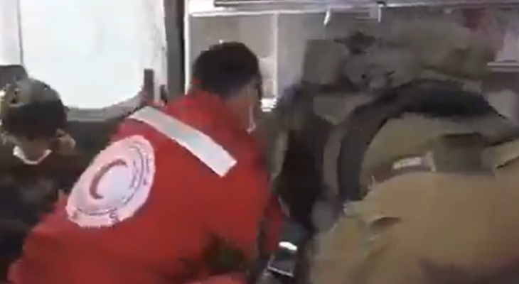 الاحتلال يعتدي على شاب داخل سيارة إسعاف في الأغوار